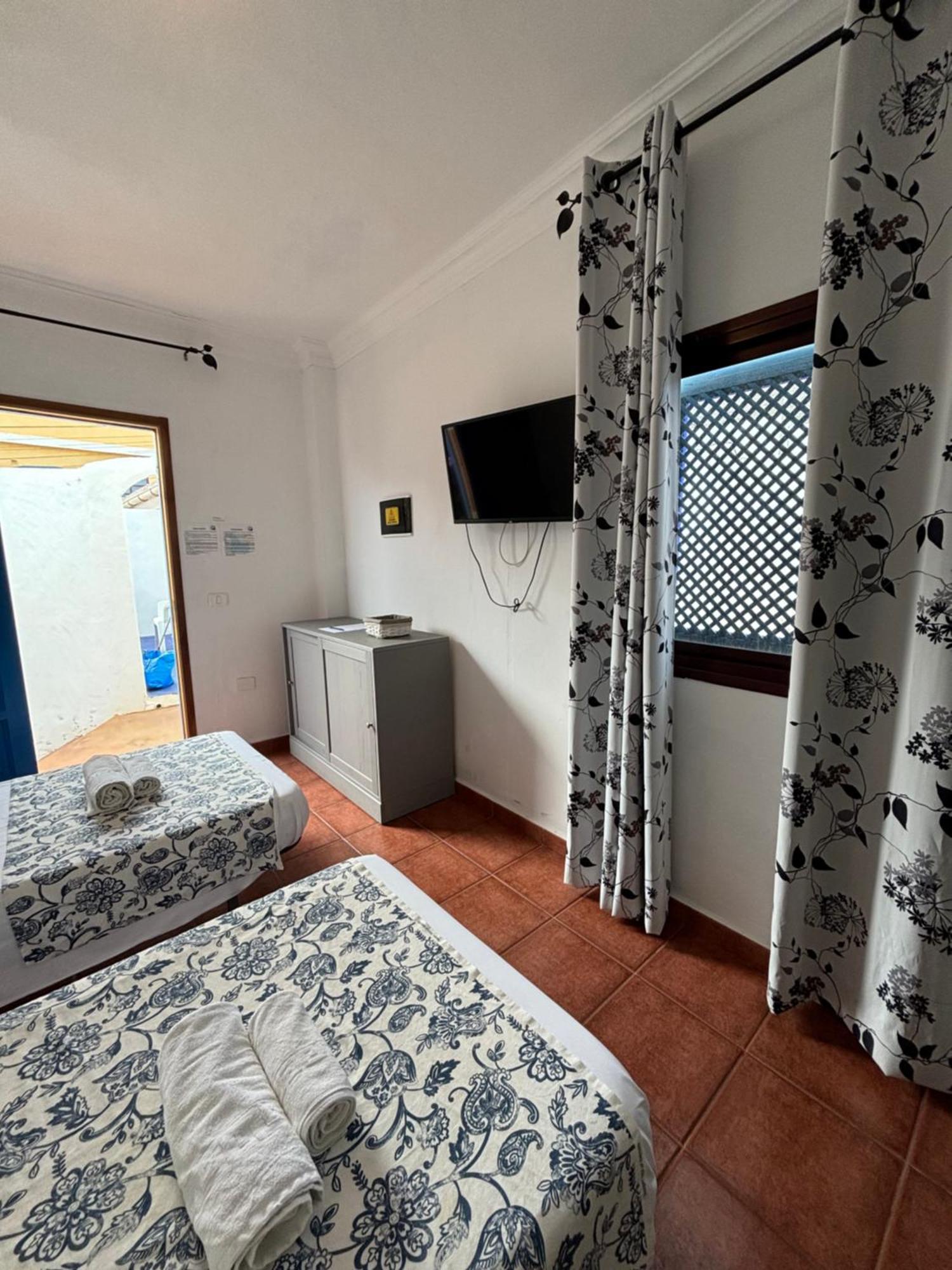 Apartamentos Y Habitaciones Villa Marina La Caleta  Eksteriør billede
